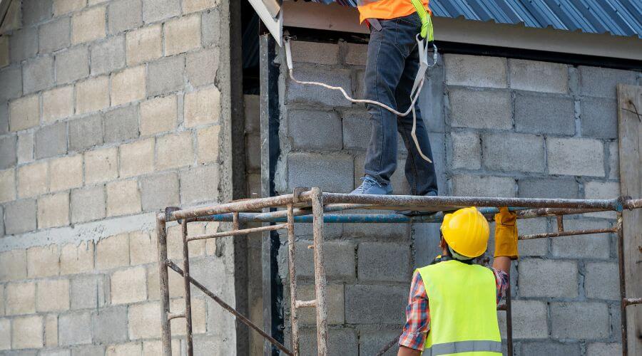 Professional gutter cleaning in Pasadena, CA